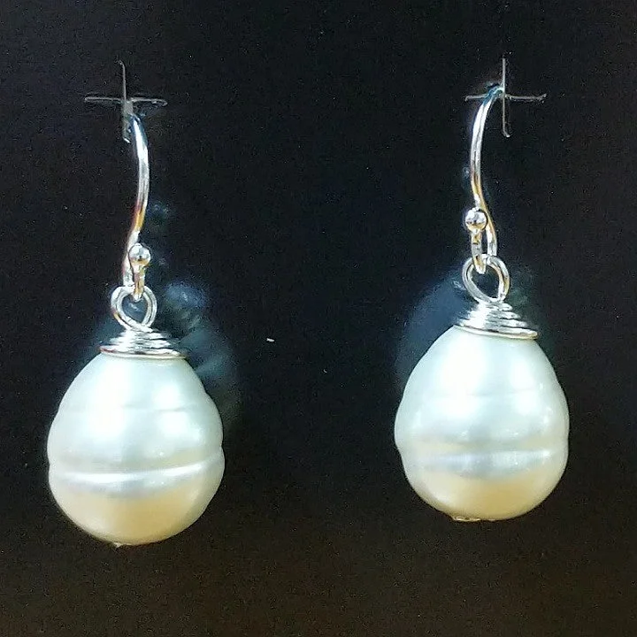 Textured gold earrings-MOKO EARRINGS SPANISH PEARL 925 HOOK