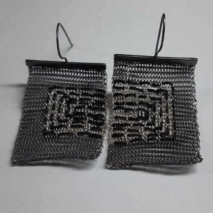 Bold hoop earrings-MILENA ZU SQUARE MESH SILK THREAD EARRINGS