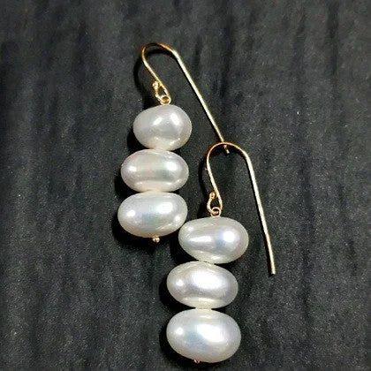 Oval stud earrings-KIDNEY SHAPED PEARL DROP EARRINGS