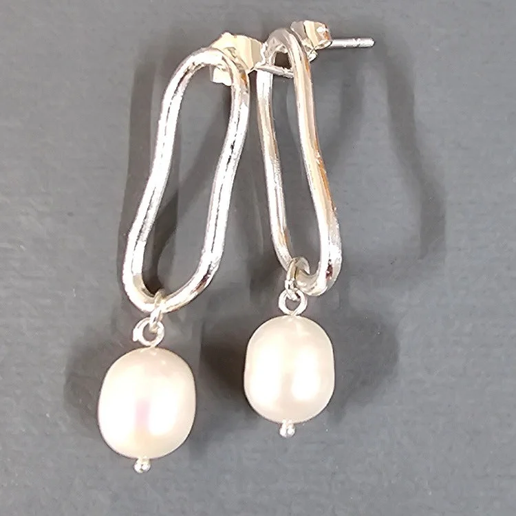 Sculpted hoop earrings-EARRINGS PLATED ZAMAC WITH PEARL