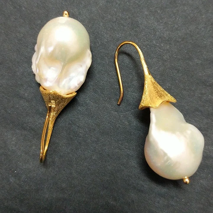 Chunky stud earrings-MOKO EARRINGS BAROQUE PEARL GOLD HOOKS