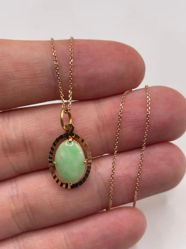 Dangling crystal necklaces-18ct gold jade necklace