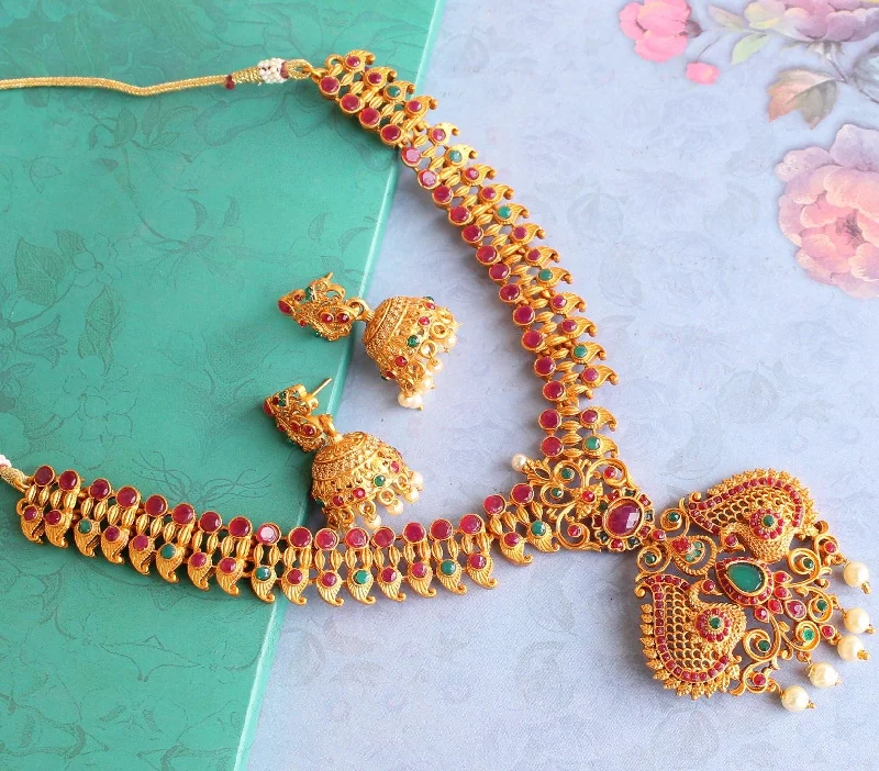 Locket style necklaces-Sanskriti Temple Necklace Set