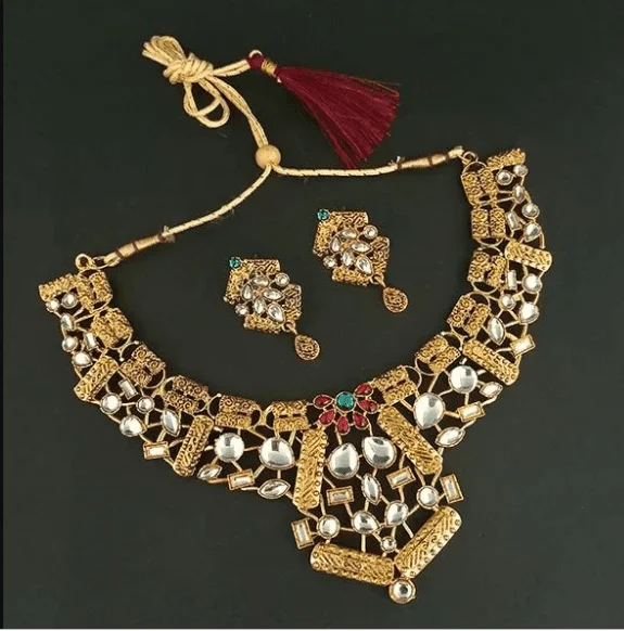 Toggle clasp necklaces-Gold Plated Kundan Necklace Set