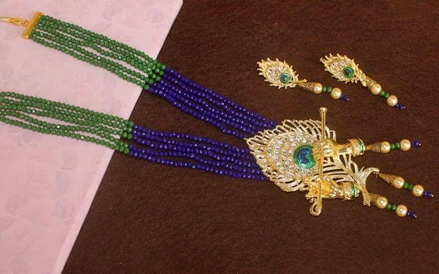 Multi-layer necklaces-Crystal Beaded Lord Krishna Murli Pankha Kundan Necklace Set