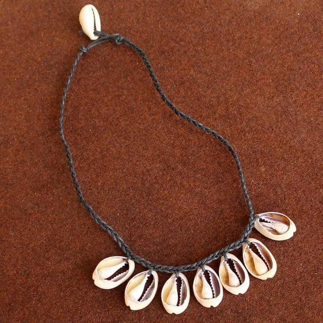 Baroque pearl necklaces-Cotton Cord Shell Cowrie Beads Necklace